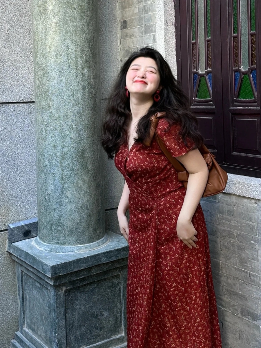 4、强调腰身显比例