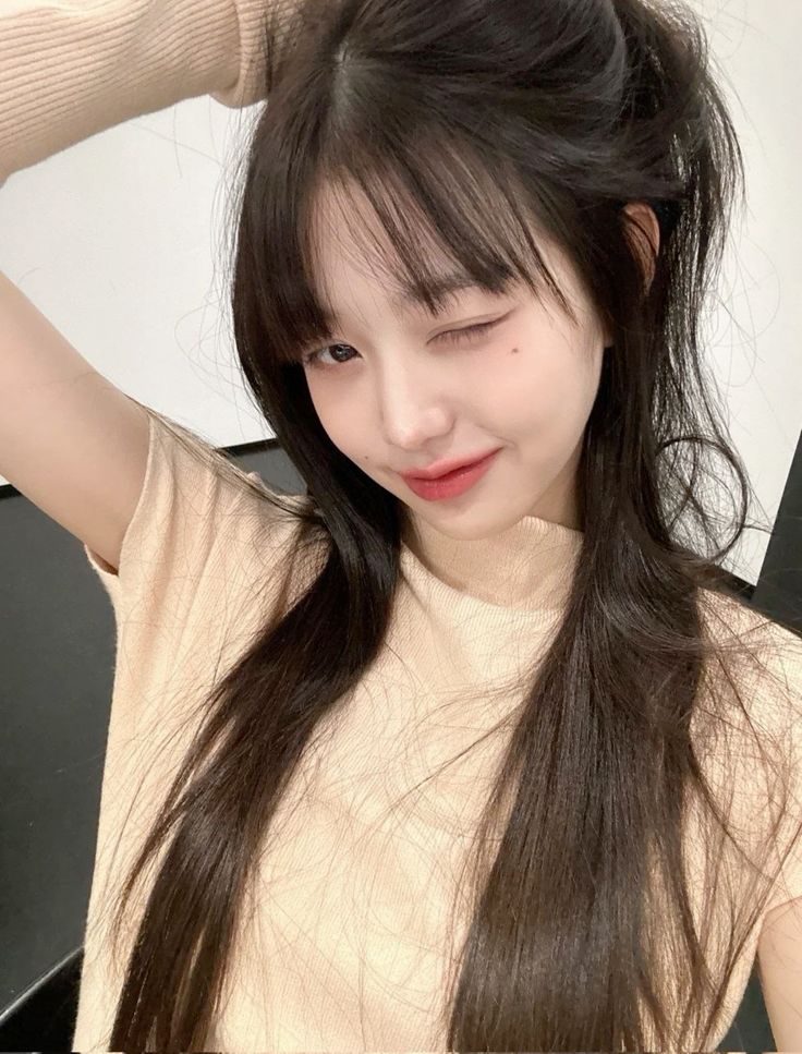 洗完脸后用洁面巾擦干，再用矿泉水敷脸3分钟，护肤步骤间隔30秒