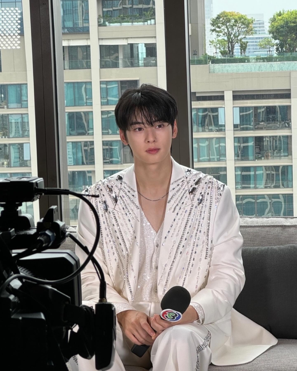 车银优饰演缺乏社交能力的神秘男子