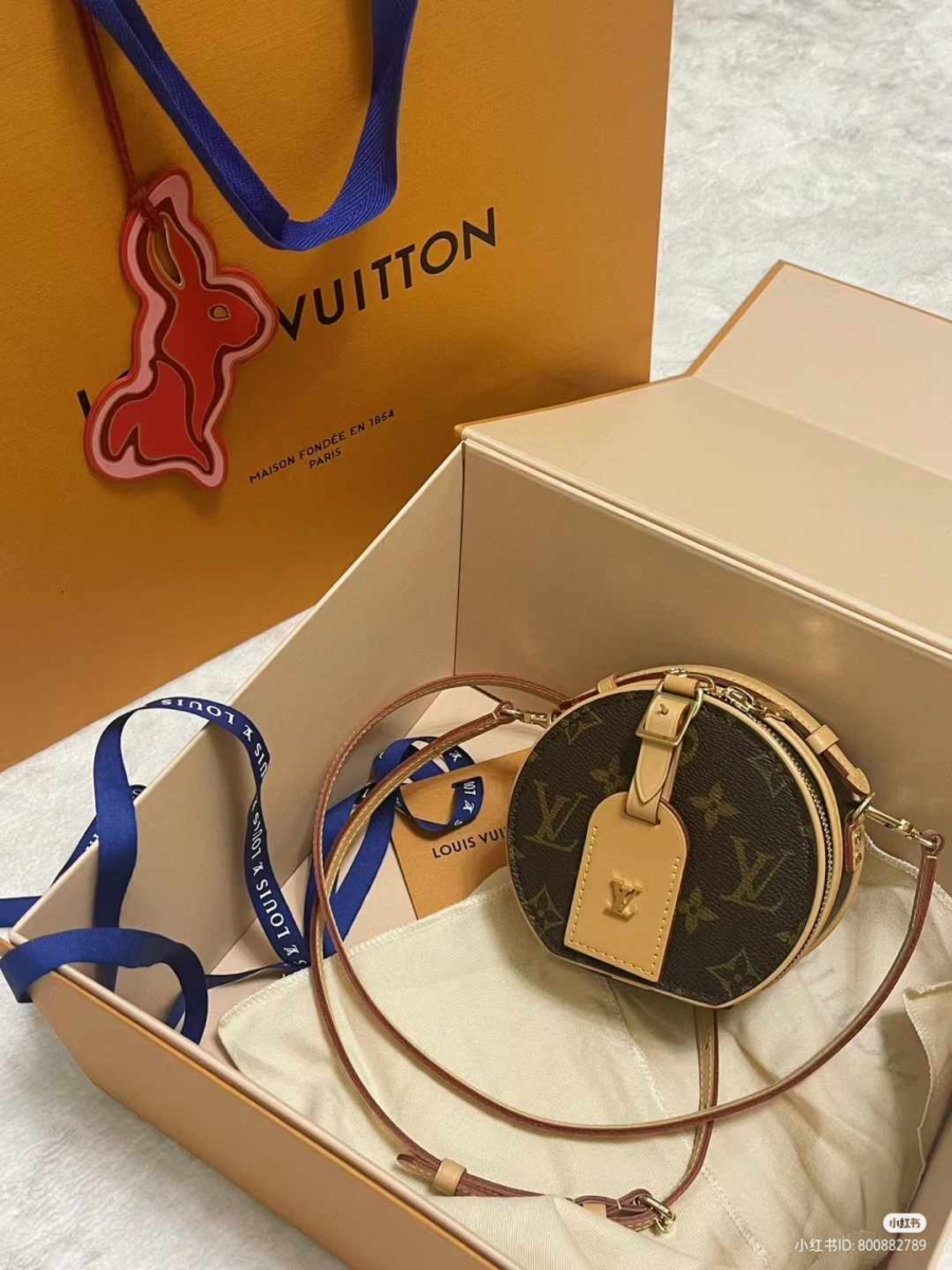 1、LV Mini 圆饼包