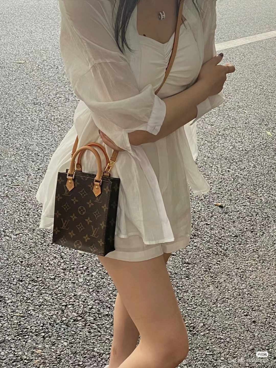 4、LV Mini 琴谱包