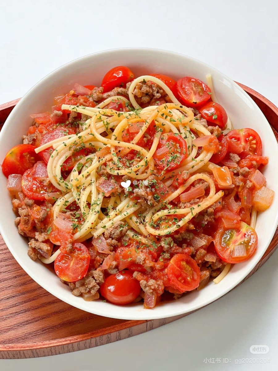 番茄肉肠意面