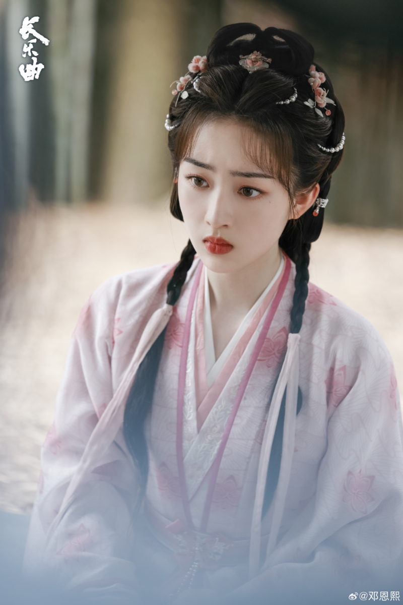 《长乐曲》角色介绍:邓恩熙 饰 颜幸