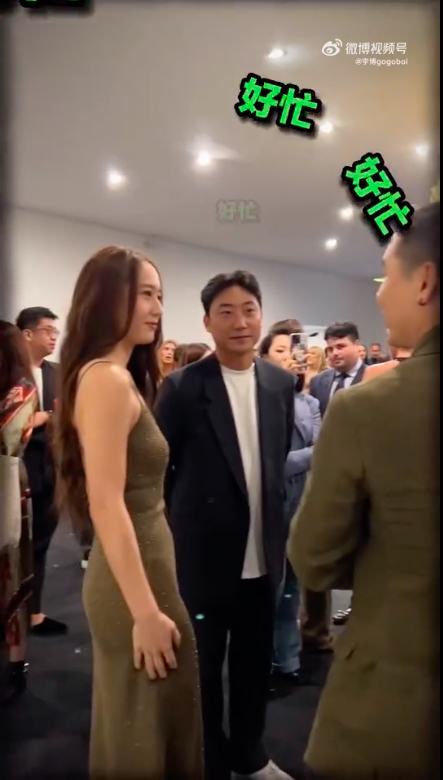 晒出了他给戚薇当一天助理的记录