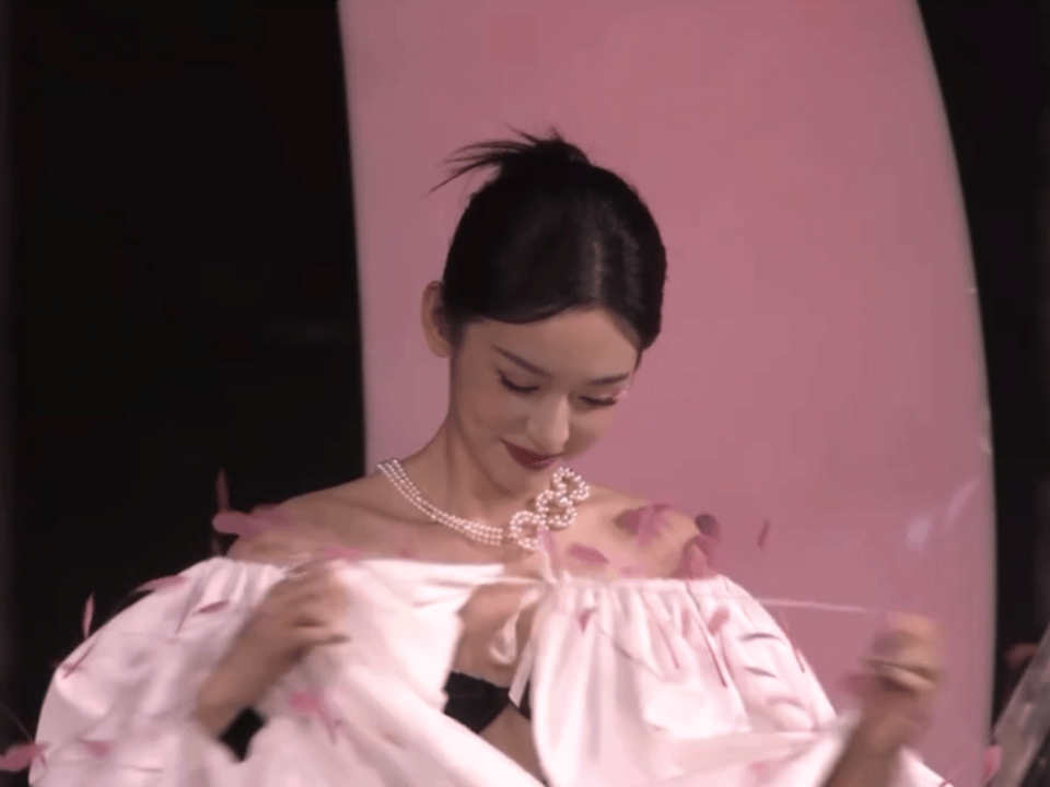 VOGUE 红毯生图 | 周也