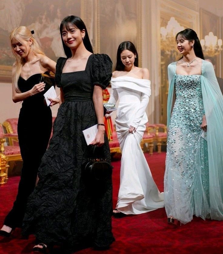 2024 年最富有韩国女爱豆 TOP 10