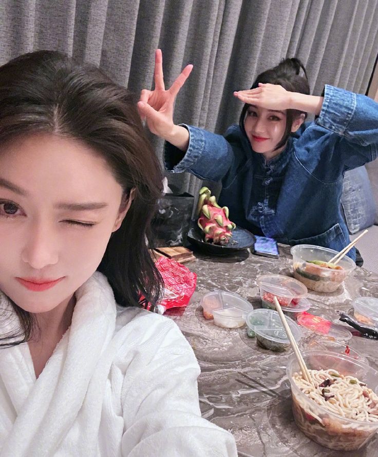 2、吃高糖高脂的食物