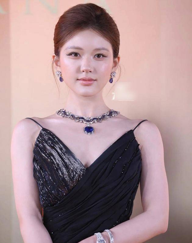 赵露思宝格丽活动图