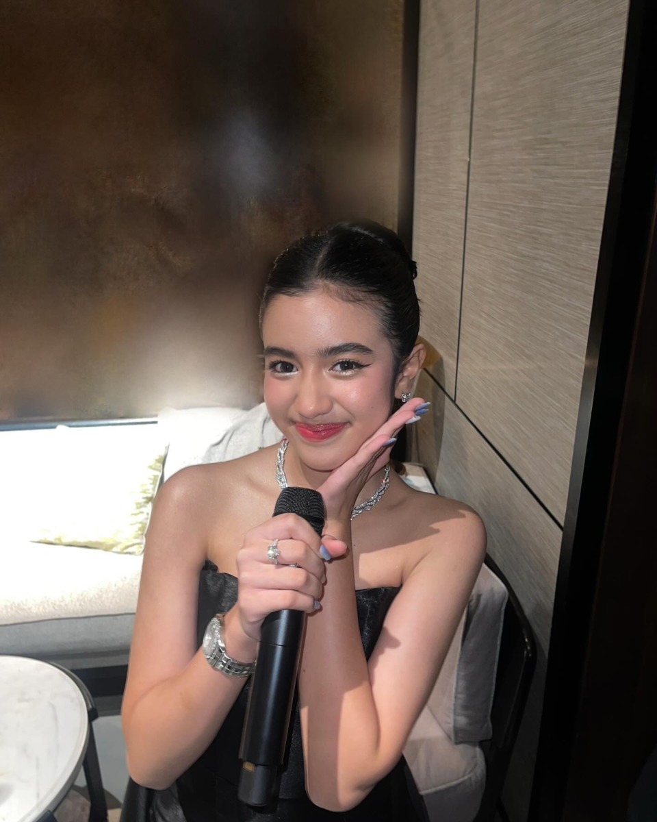 珍娜小公主热爱K-POP和唱跳