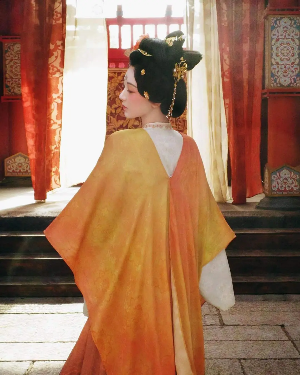 《国色芳华》