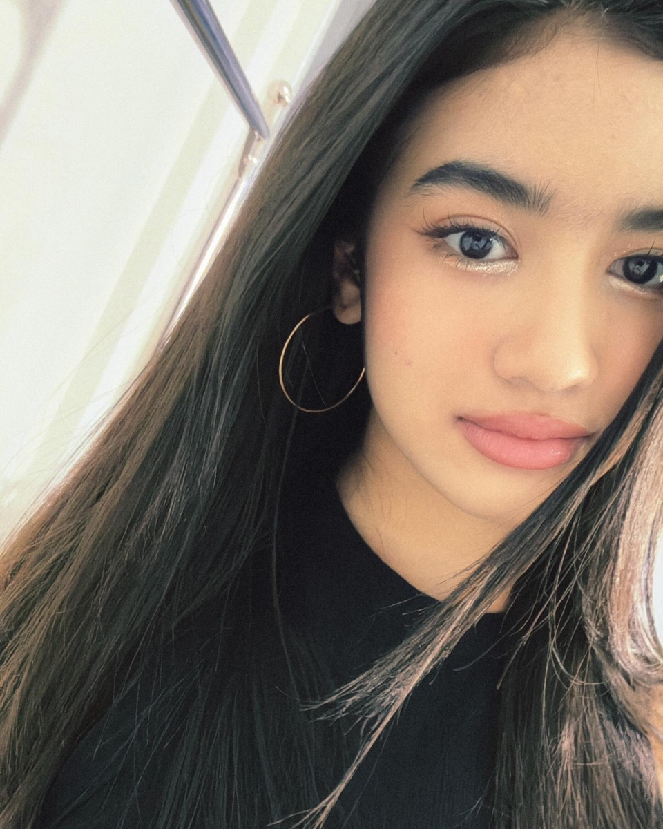 诺罗敦·珍娜公主拥有柬埔寨和法国的混血血统