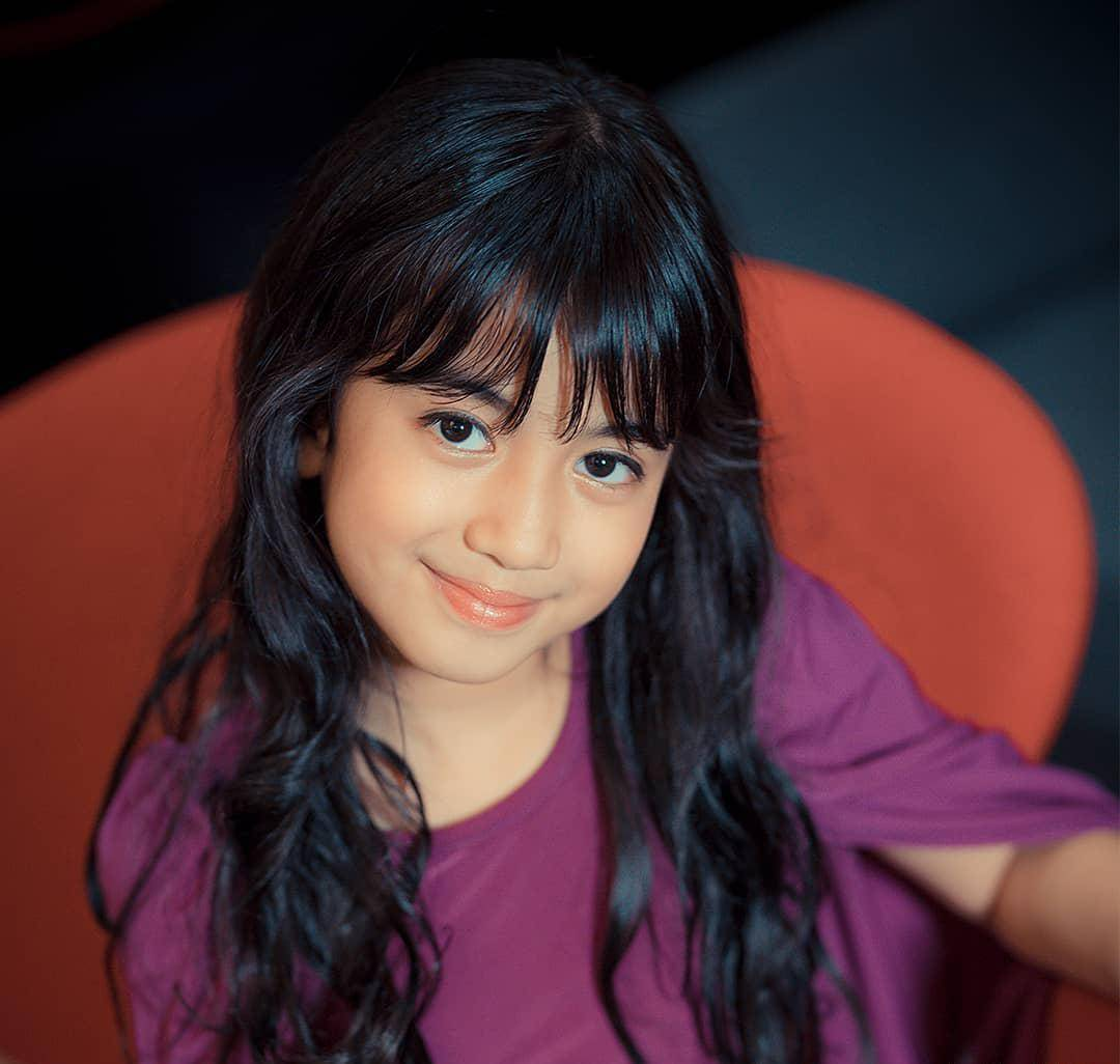 诺罗敦·珍娜 2012 年在法国出生,3 岁时妈妈才携全家搬回柬埔寨