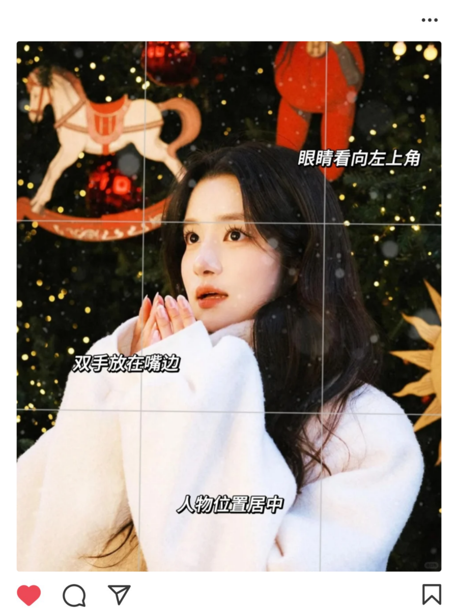 圣诞节拍照姿势 01：侧身合影圣诞树，呼气营造寒冬氛围