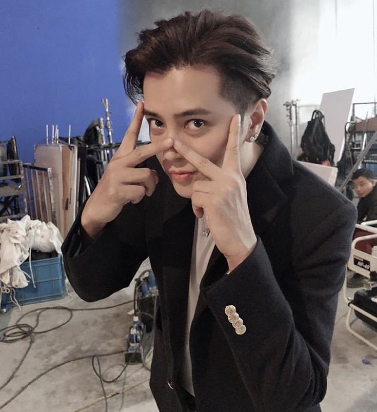 鼻翼过宽或过厚，或者鼻尖过小