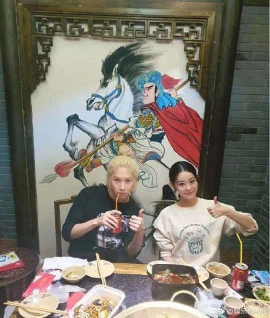 祝绪丹、金希澈合照