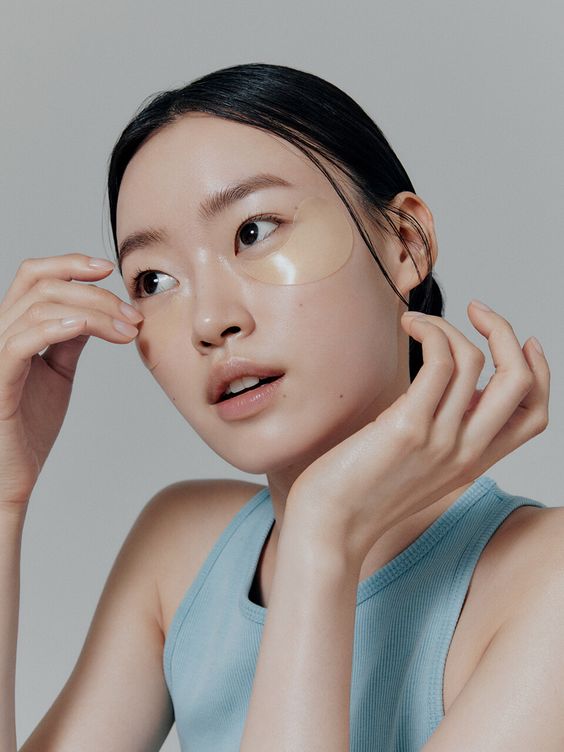 择合适的时间敷眼膜