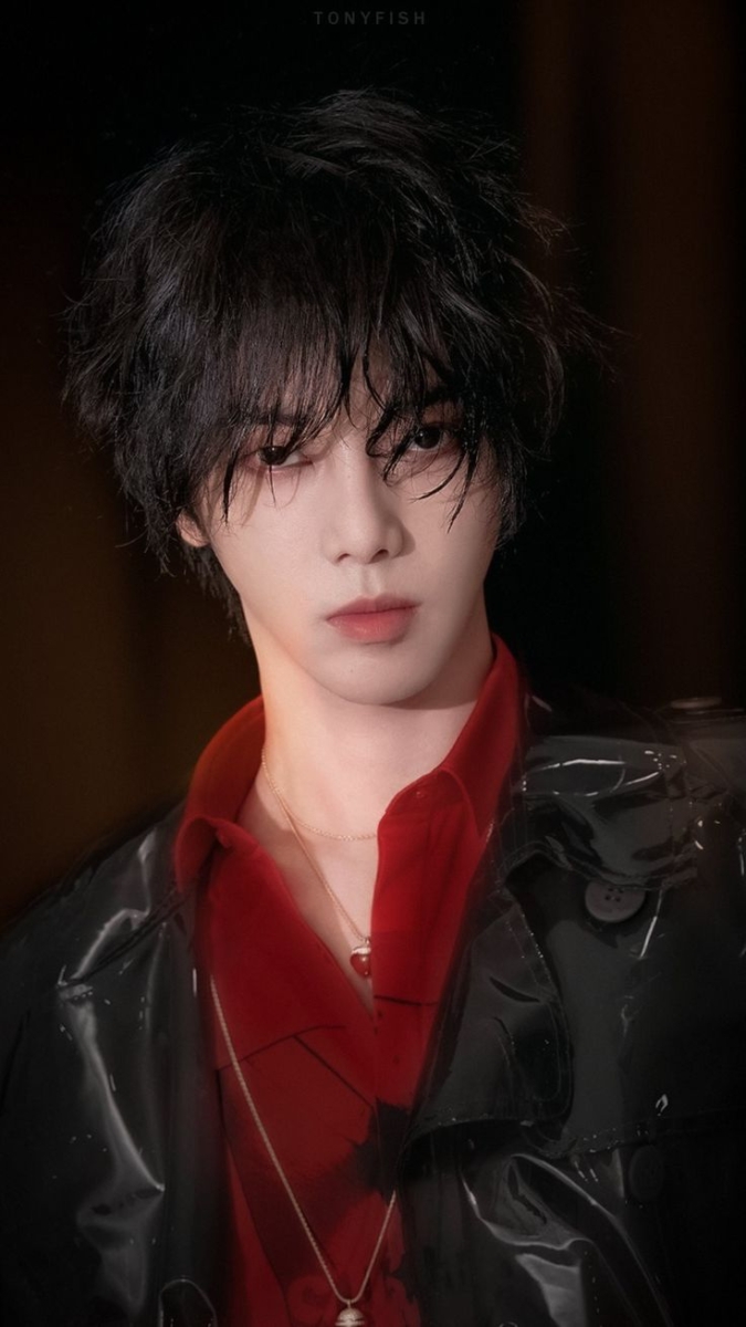 眼睛下三白、过分上扬