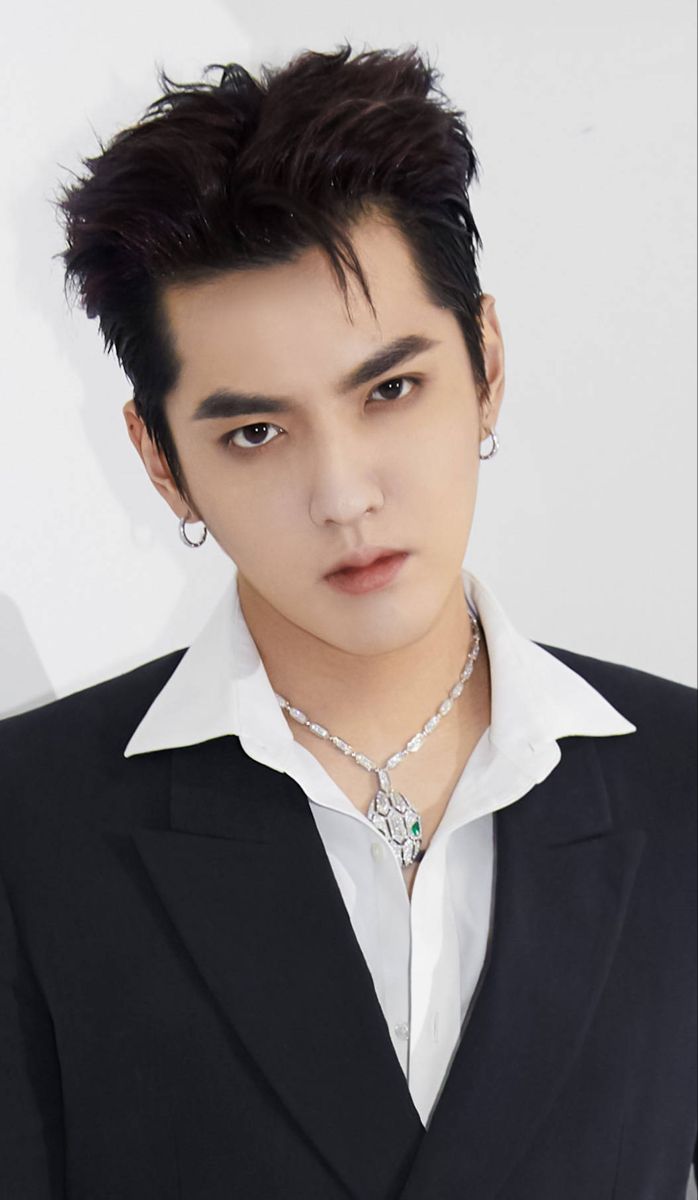 窄长脸配高额头