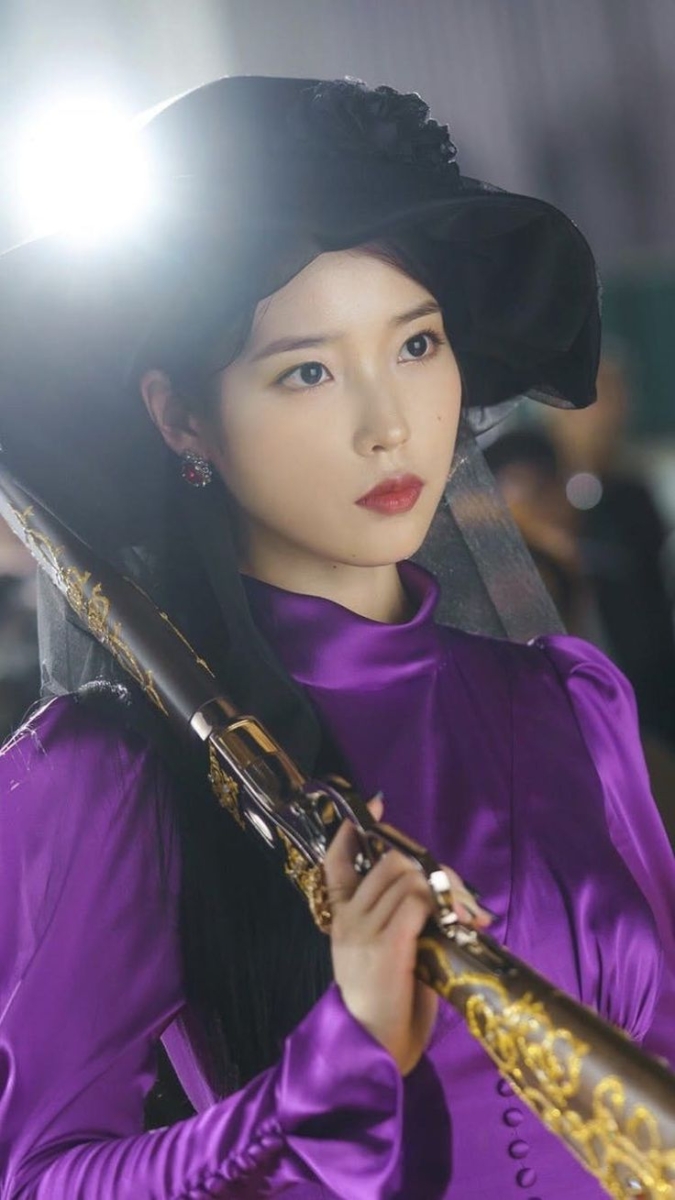 4、IU 李知恩