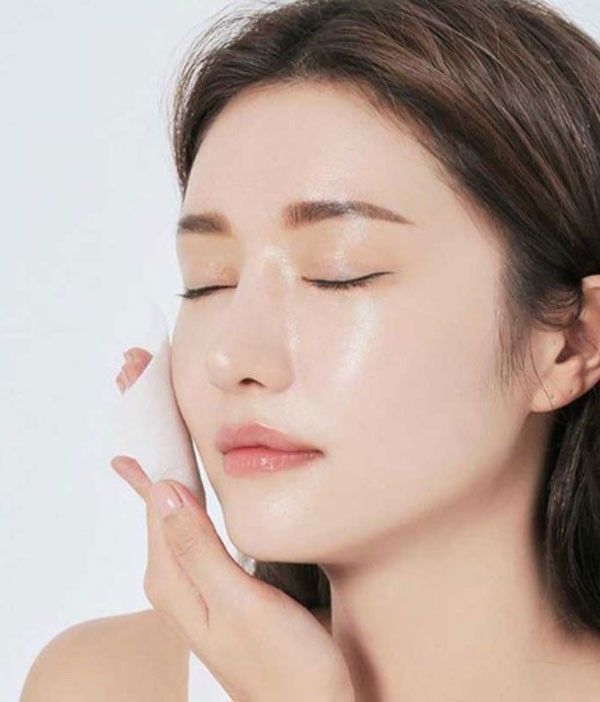 敷面膜的正确步骤六.洁面