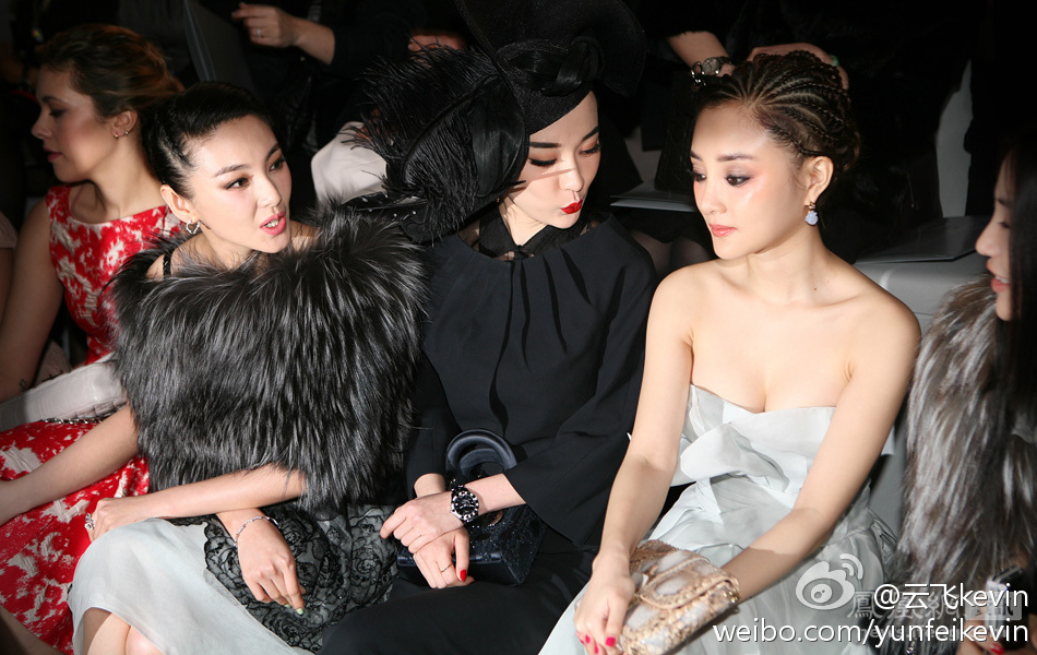 挤到旁边的张雨绮，一整个脸色都变难看了