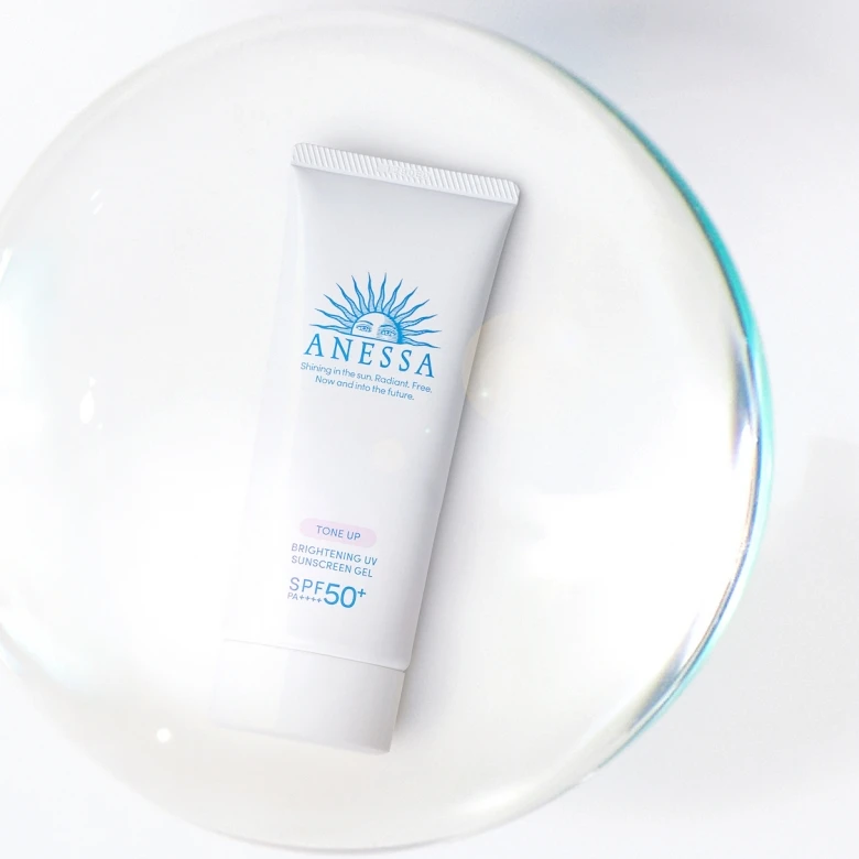 2、ANESSA亮白美肌UV水感乳霜防晒