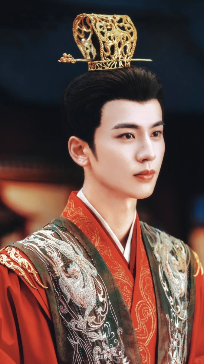 2、张凌赫 /《度华年》裴文宣