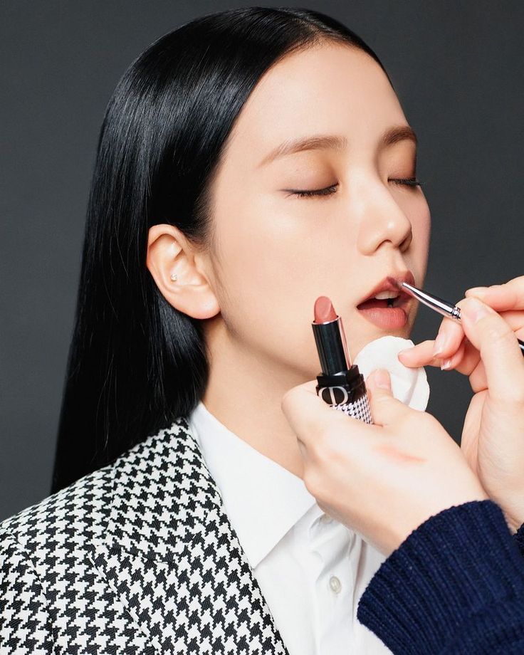 2、唇彩：买口红，不买唇釉