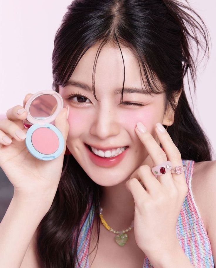 3、腮红：买烤粉，不买腮红膏和腮红液