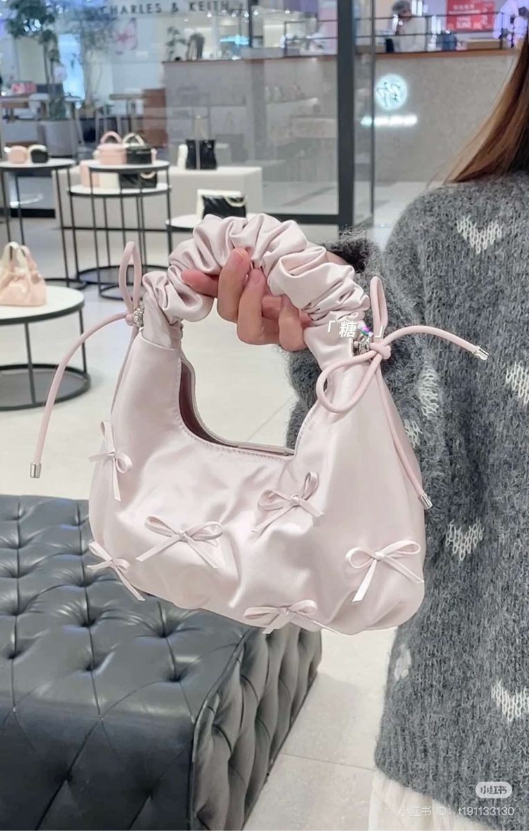 整体造型如同轻盈的云朵