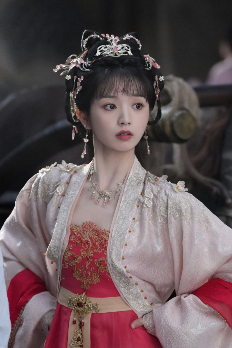 2025角色热度榜TOP 6：《大奉打更人》临安（田曦薇 饰）