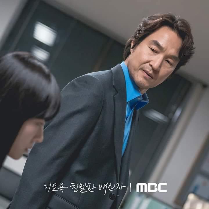 《如此亲密的背叛者》韩石圭