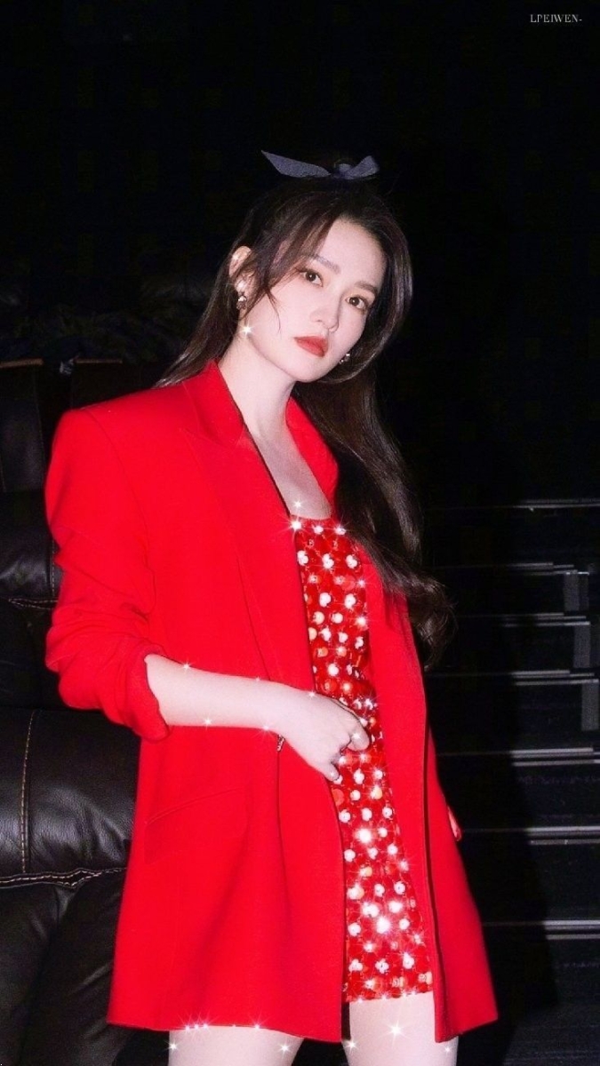 配色技巧 1. 利用深色、浅色和图案来混搭