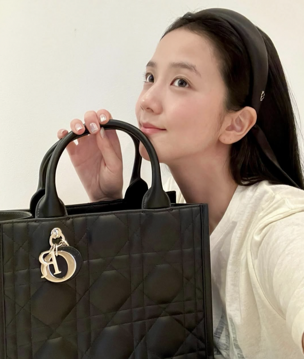 迪奥公主 Jisoo 包包里「神仙好物」