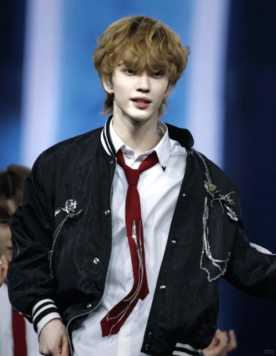 SMTR25 男练习生:金发卷毛