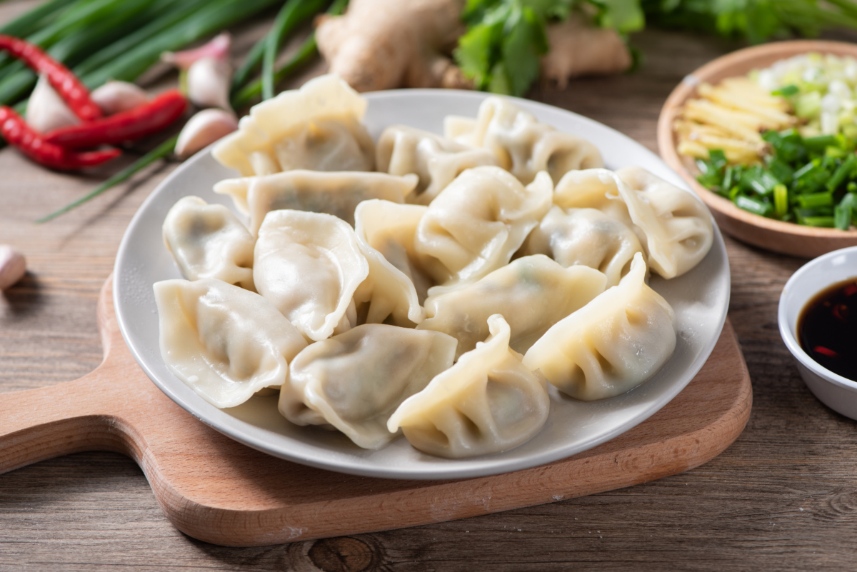 1. 饺子：招财进宝