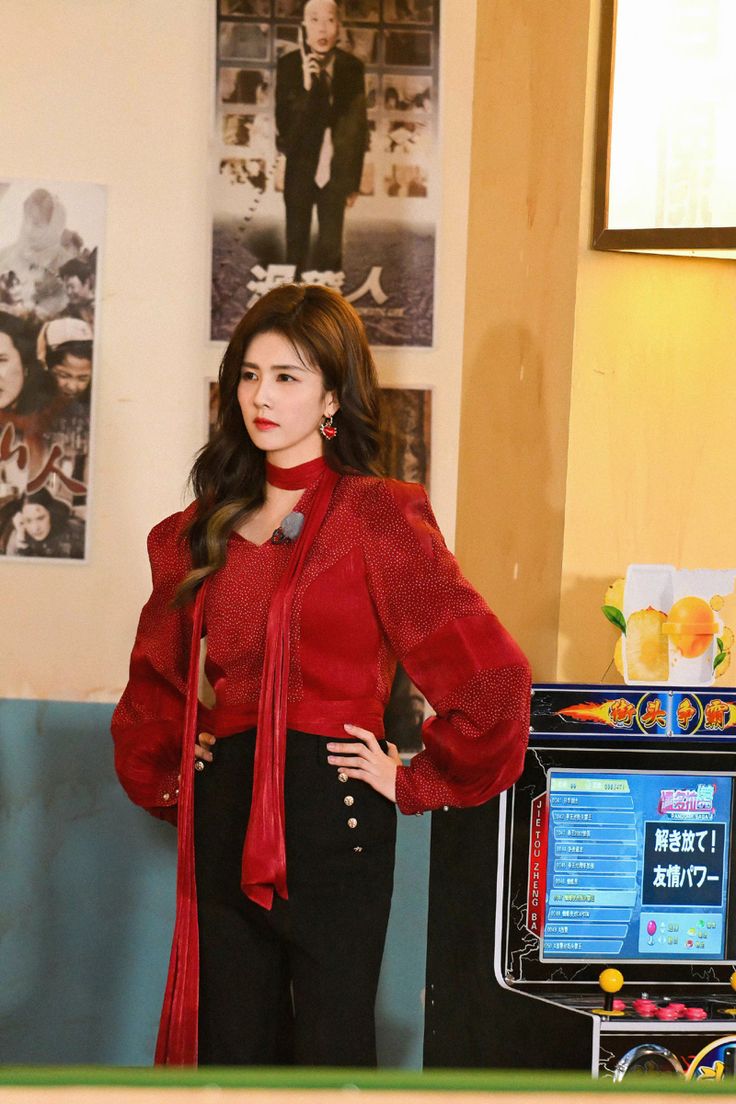 红衣配色技巧 3.  红色搭配黑色