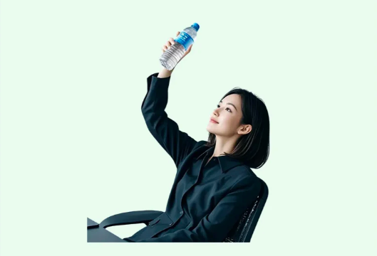 坐着瘦肚子的方法六、举手