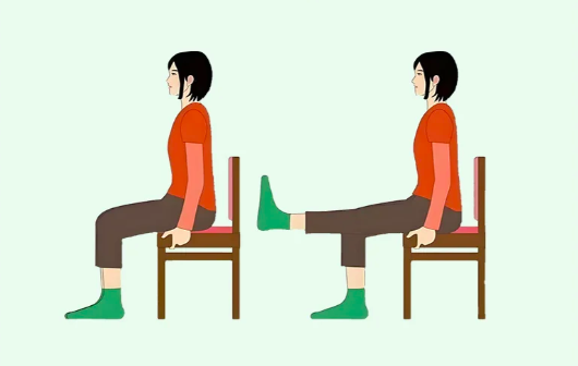 坐着瘦肚子的方法二、抬膝