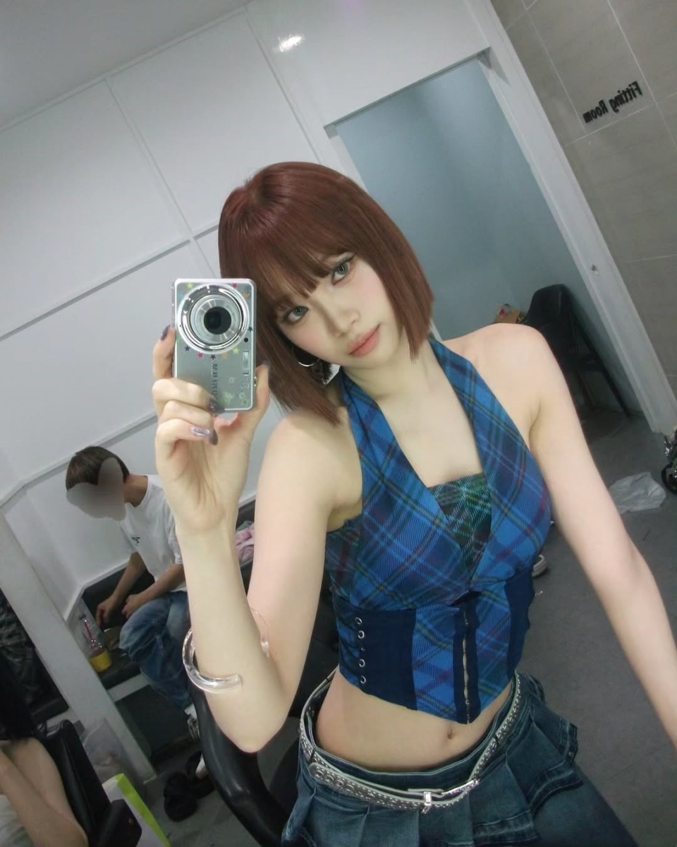 2025韩国流行发型：4、短直发