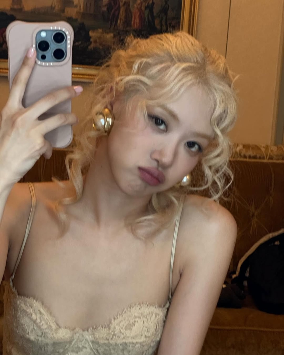 2025韩国流行发型：1、羊毛卷