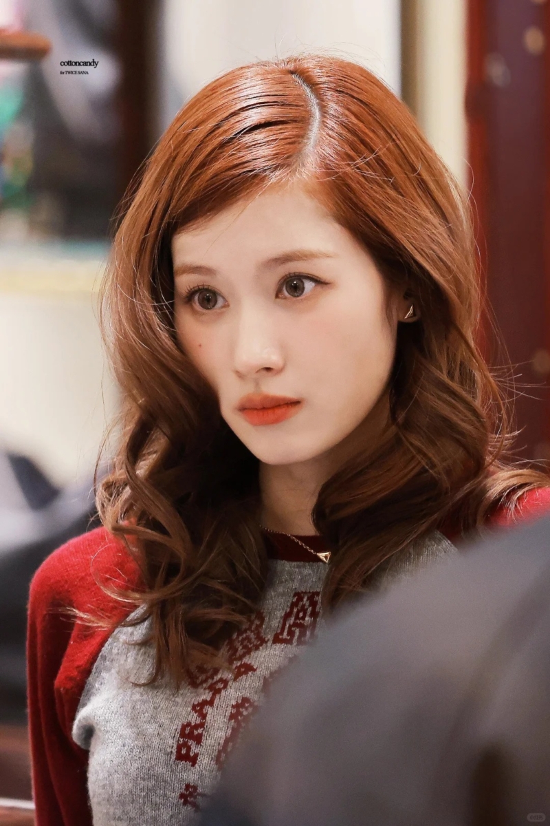 2025韩国流行发型：5、复古千金感卷发