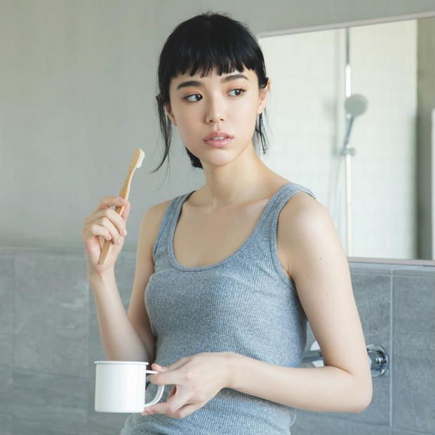 牙齿变白的小妙招：3.橘子皮刷牙