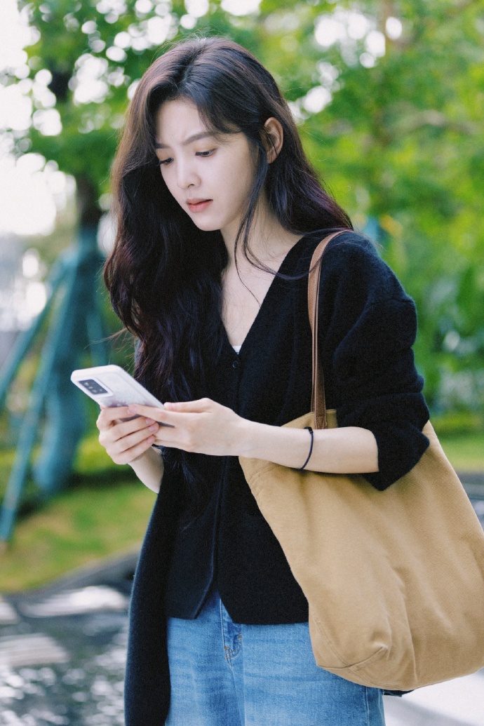 《难哄》温以凡穿搭：5、气场松弛风