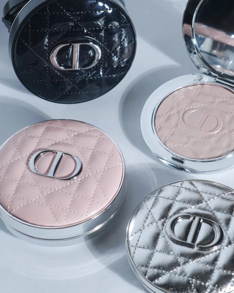 Dior 超完美晶透光气垫（春季限量粉壳）