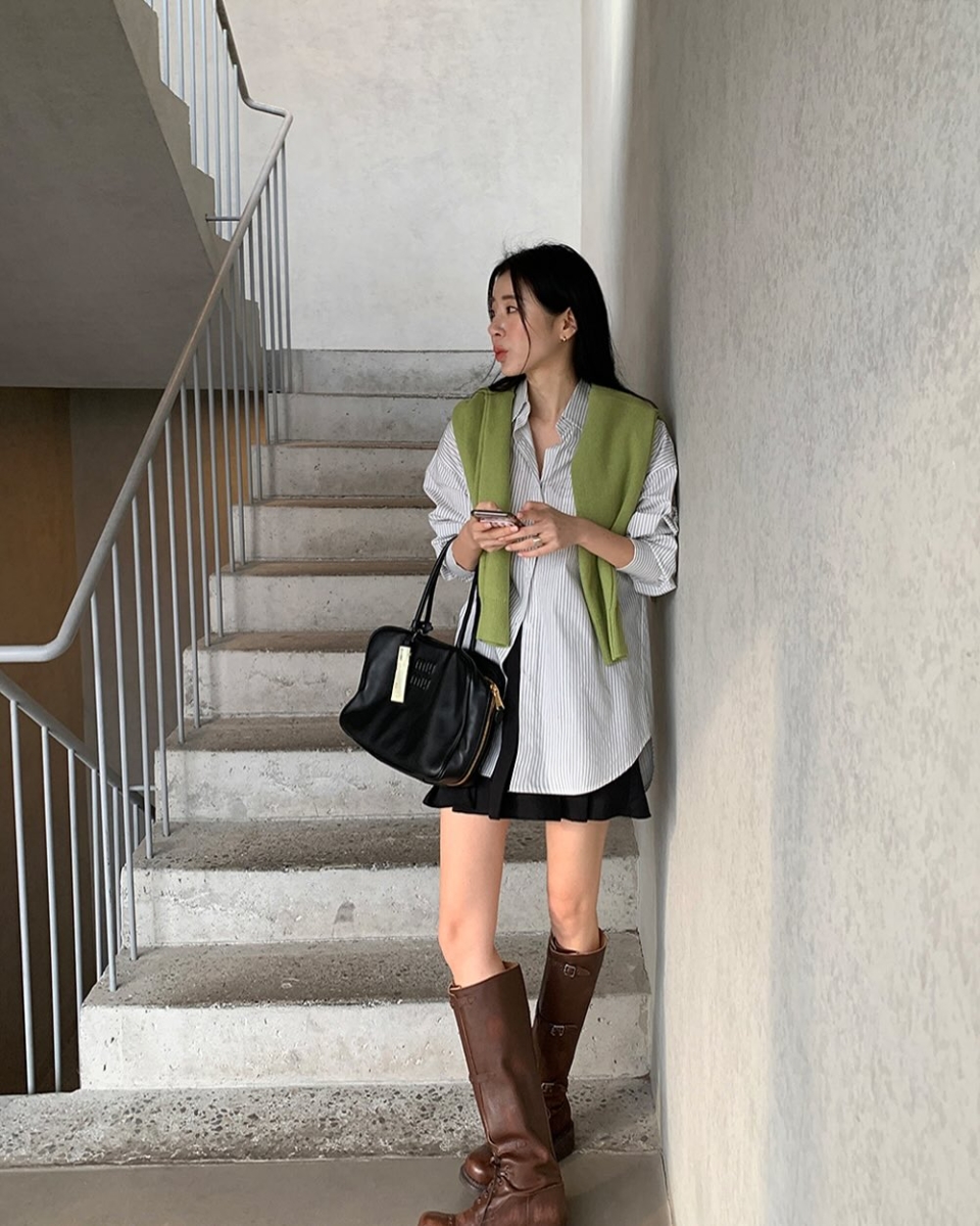 橄榄绿+白+黑:松弛又不失存在感的穿搭