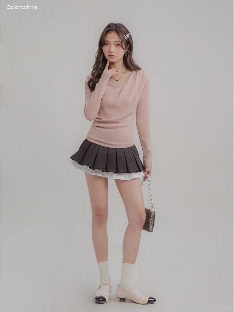 公式8：泡泡袖针织衫 + 百褶裙