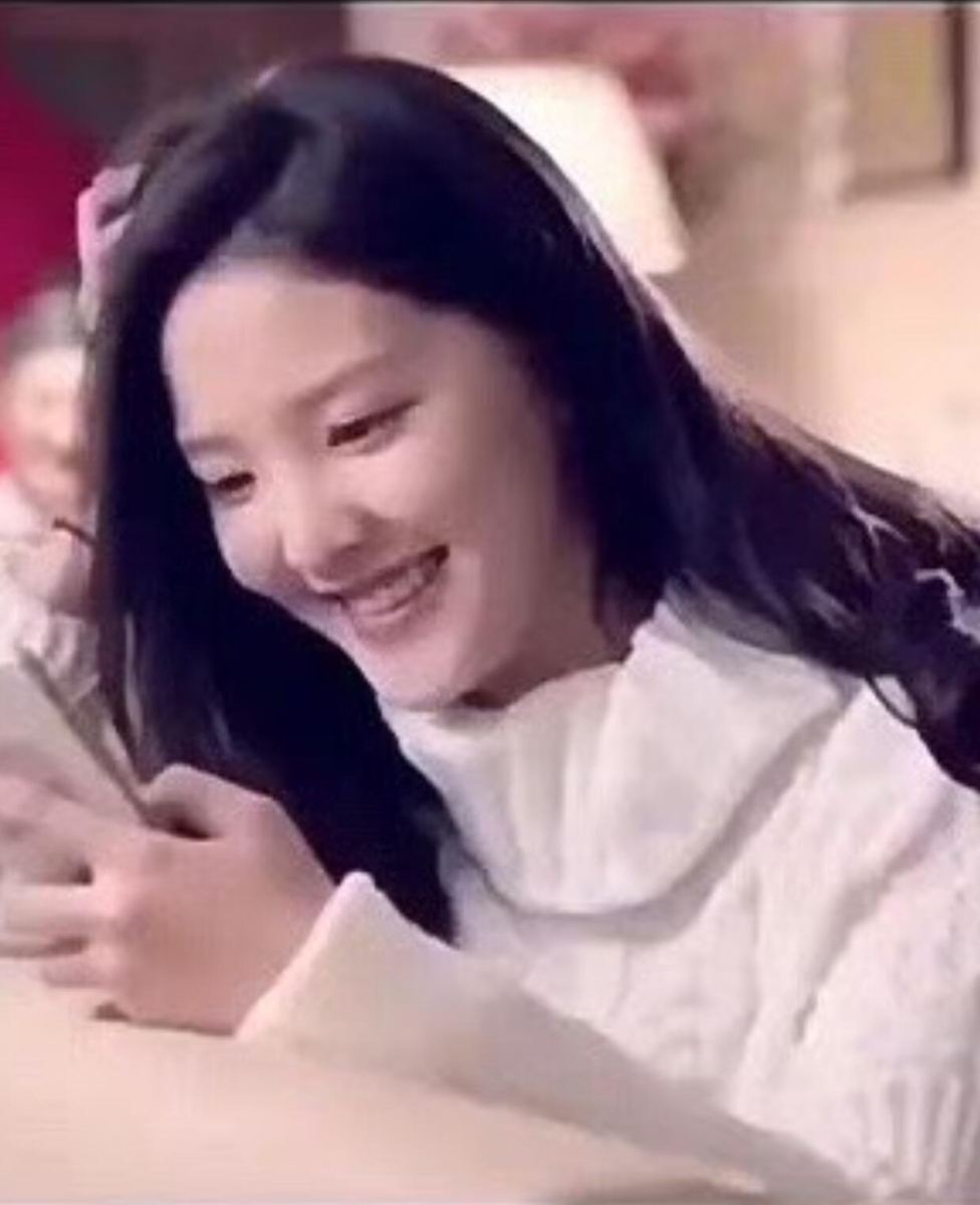 挖出10年前与著名歌手「薛之谦」拍摄的广告影像