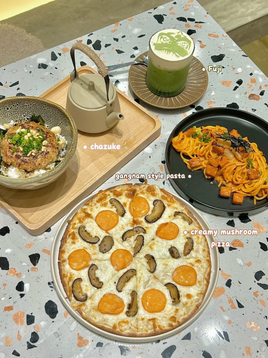 6、这里有家咖啡馆 Whatever Cafe