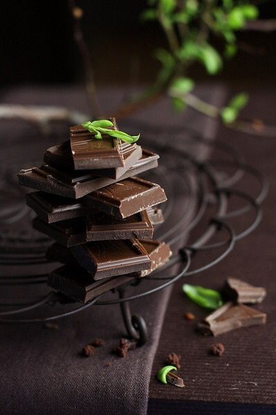 1. 黑巧克力 (Dark Chocolate - 70%可可含量或更高)